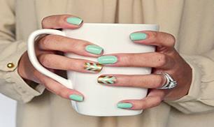 Create gold and mint chevron nails